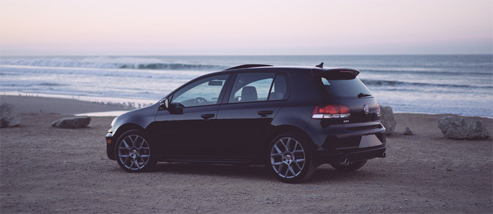 Auto am Strand